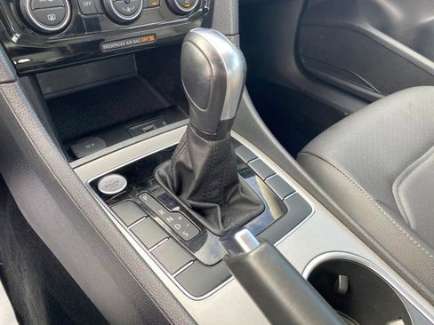 Used 2022 Volkswagen Passat 2.0T image 11