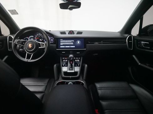 Certified 2022 Porsche Cayenne AWD/4WD image 18