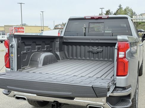 New 2026 Chevrolet Silverado 1500 LTZ w/ LTZ Premium Package AWD/4WD image 32