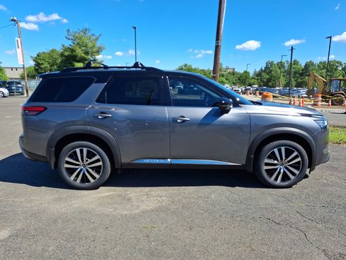 Certified 2023 Nissan Pathfinder Platinum AWD/4WD image 8