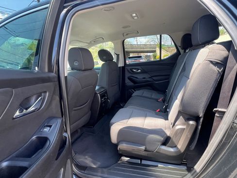 Used 2021 Chevrolet Traverse LS image 24