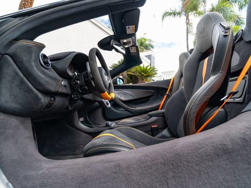 Used 2020 McLaren 600LT Spider RWD image 16