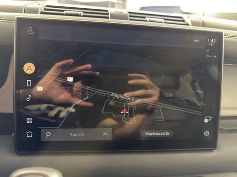 Used 2023 Land Rover Defender 130 S image 29