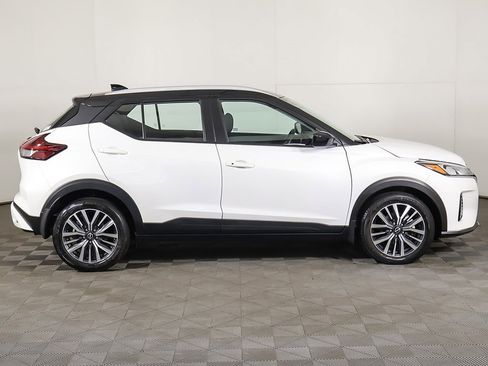 Used 2023 Nissan Kicks SV image 16