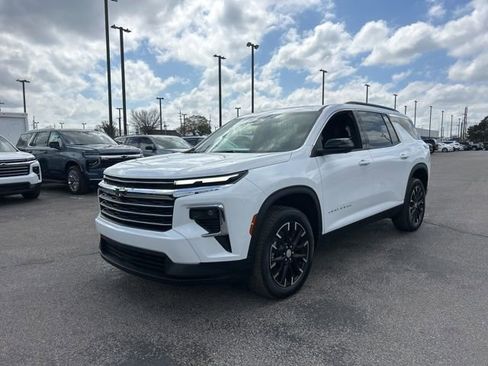 New 2026 Chevrolet Traverse LT w/ Sun and Wheel Package FWD image 7
