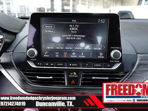 Used 2025 Nissan Altima 2.5 SV FWD image 21