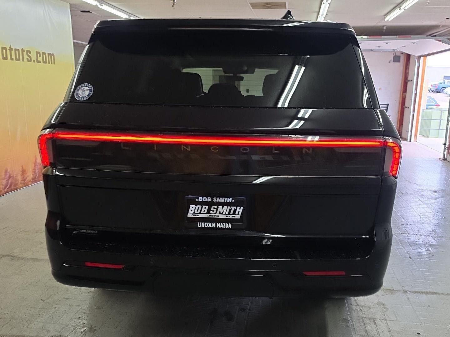 Certified 2025 Lincoln Navigator Reserve AWD/4WD image 21