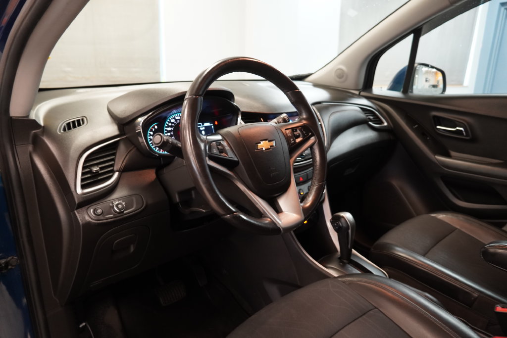 Used 2020 Chevrolet Trax LT w/ LT Convenience Package FWD image 6