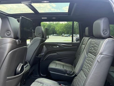 Used 2023 Cadillac Escalade ESV Sport Platinum w/ LPO, ONYX Package AWD/4WD image 20
