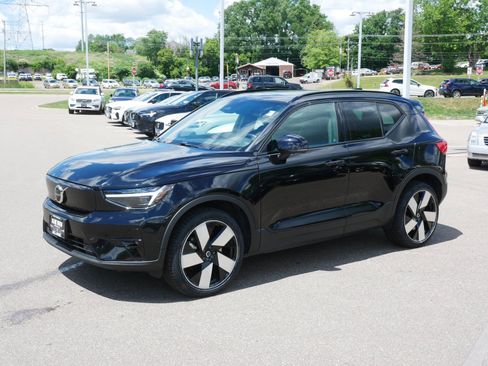 Used 2023 Volvo XC40 Recharge Ultimate w/ Protection Package Premier AWD/4WD image 3