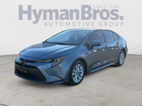 Used 2025 Toyota Corolla LE w/ LE Premium Package FWD image 7