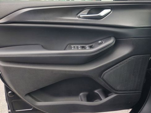 Used 2024 Jeep Grand Cherokee Altitude image 15