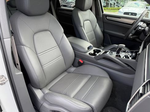 Used 2023 Porsche Cayenne Platinum Edition AWD/4WD image 29