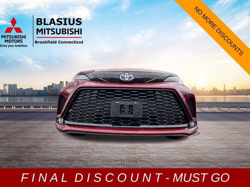 Used 2025 Toyota Sienna XSE w/ XSE Plus Package image 44