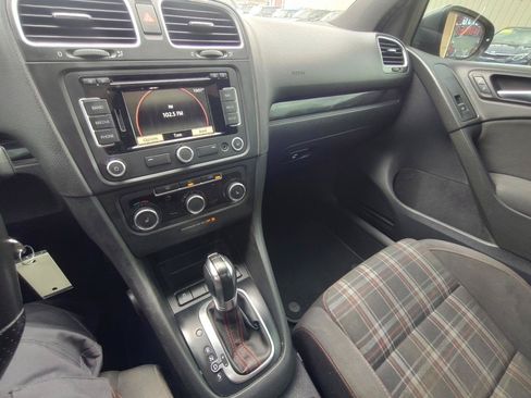 Used 2012 Volkswagen Golf 2-Door FWD image 22