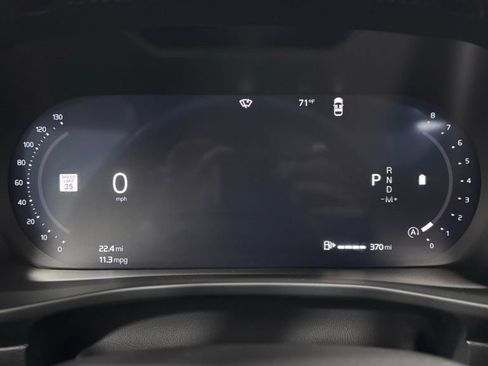 Certified 2025 Volvo XC40 B5 Plus AWD/4WD image 14
