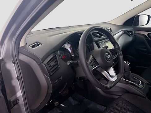 Used 2018 Nissan Rogue Sport S image 22