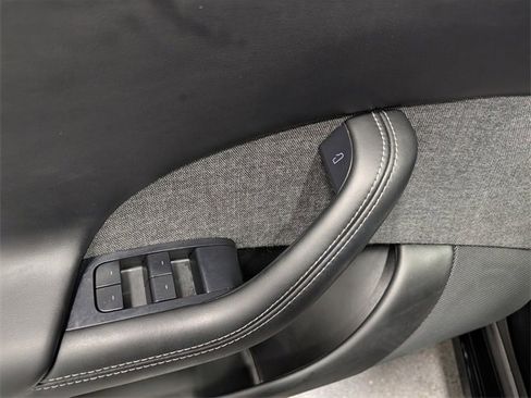 Used 2023 Tesla Model S Standard Range image 16