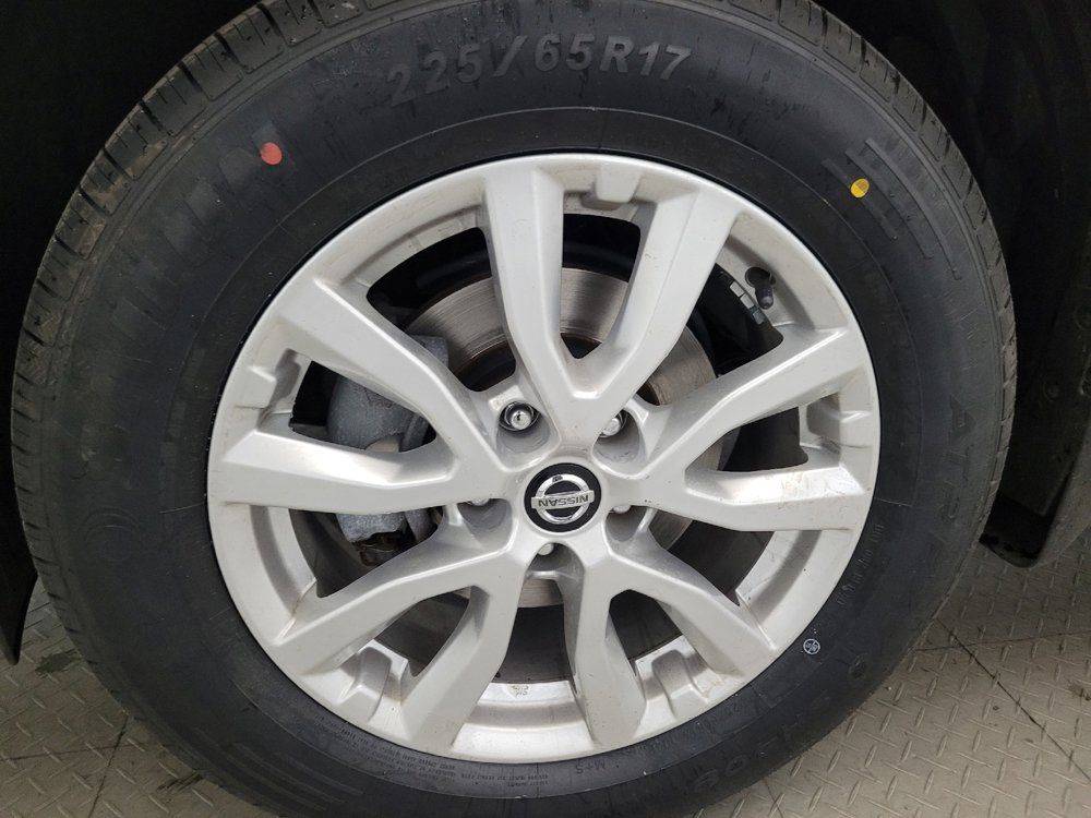 Used 2017 Nissan Rogue SV AWD/4WD image 31