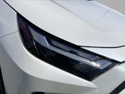 Used 2022 Toyota RAV4 XLE Premium FWD image 28