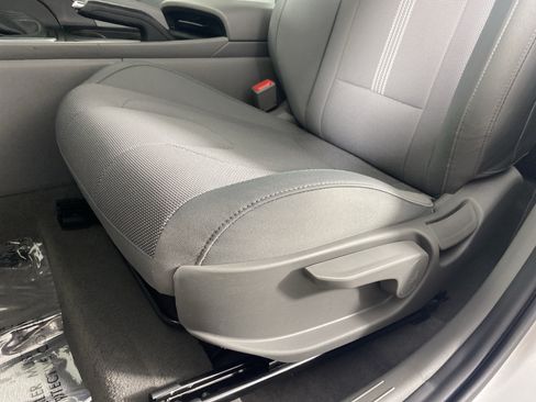 Used 2021 Hyundai Elantra SE FWD image 17