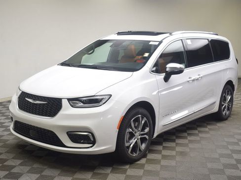 New 2026 Chrysler Pacifica Pinnacle w/ Trailer Tow Group image 15