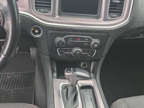 Used 2019 Dodge Charger SXT RWD image 5