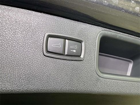 Used 2025 Porsche Macan image 21