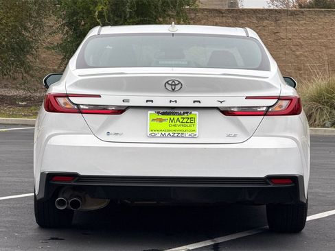 Used 2025 Toyota Camry SE image 11