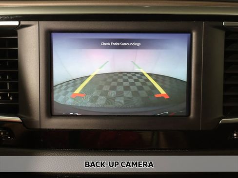 Used 2023 Chrysler Voyager LX FWD image 3