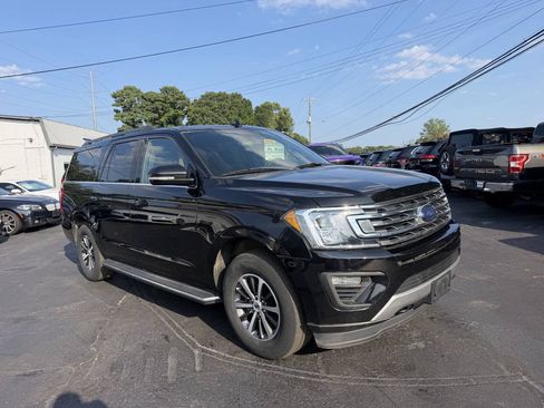 Used 2018 Ford Expedition Max XLT w/ Equipment Group 202A AWD/4WD image 3