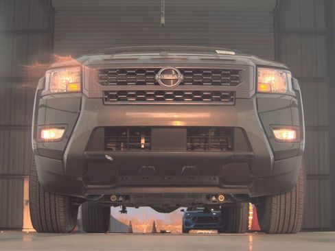 Used 2025 Nissan Frontier SV w/ SV Convenience Package image 2