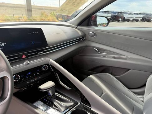 Certified 2024 Hyundai Elantra SE FWD image 20