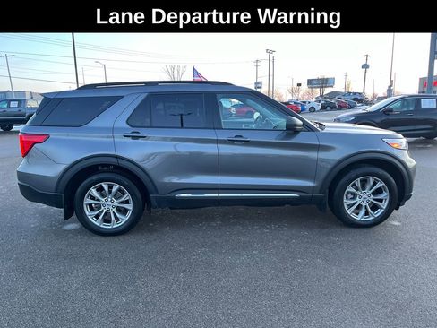 Used 2023 Ford Explorer XLT w/ Equipment Group 202A image 8