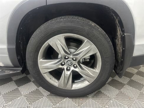Used 2019 Toyota Highlander Limited Platinum image 22