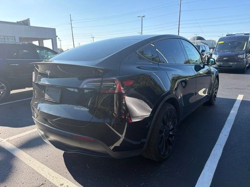 Used 2023 Tesla Model Y Performance AWD/4WD image 3