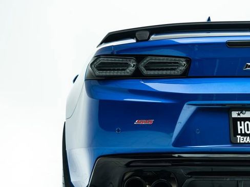 Used 2017 Chevrolet Camaro SS RWD image 17