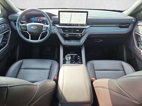 Used 2025 Ford Explorer Platinum RWD image 19