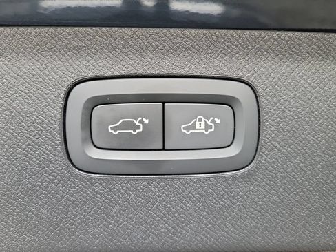 Used 2025 Volvo XC90 B5 Plus AWD/4WD image 12