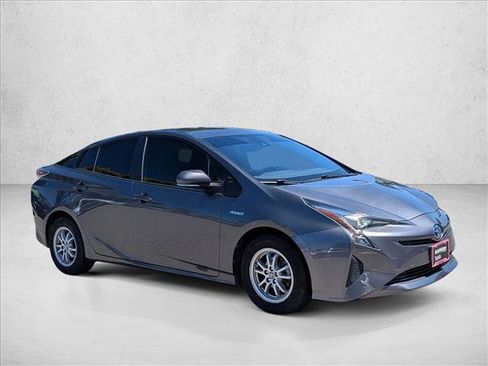 Used 2018 Toyota Prius One FWD image 3