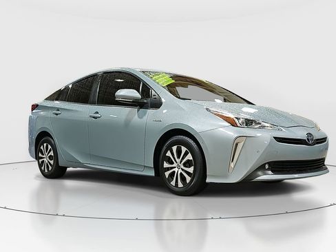 Certified 2021 Toyota Prius LE image 3