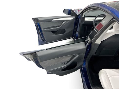Certified 2023 Tesla Model Y AWD image 10