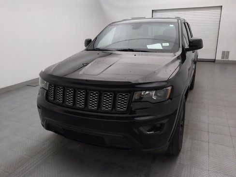 Used 2019 Jeep Grand Cherokee Altitude image 15