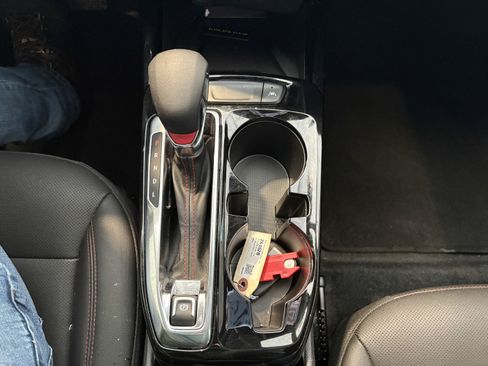 Used 2025 Chevrolet Trax RS w/ Sunroof Package image 16