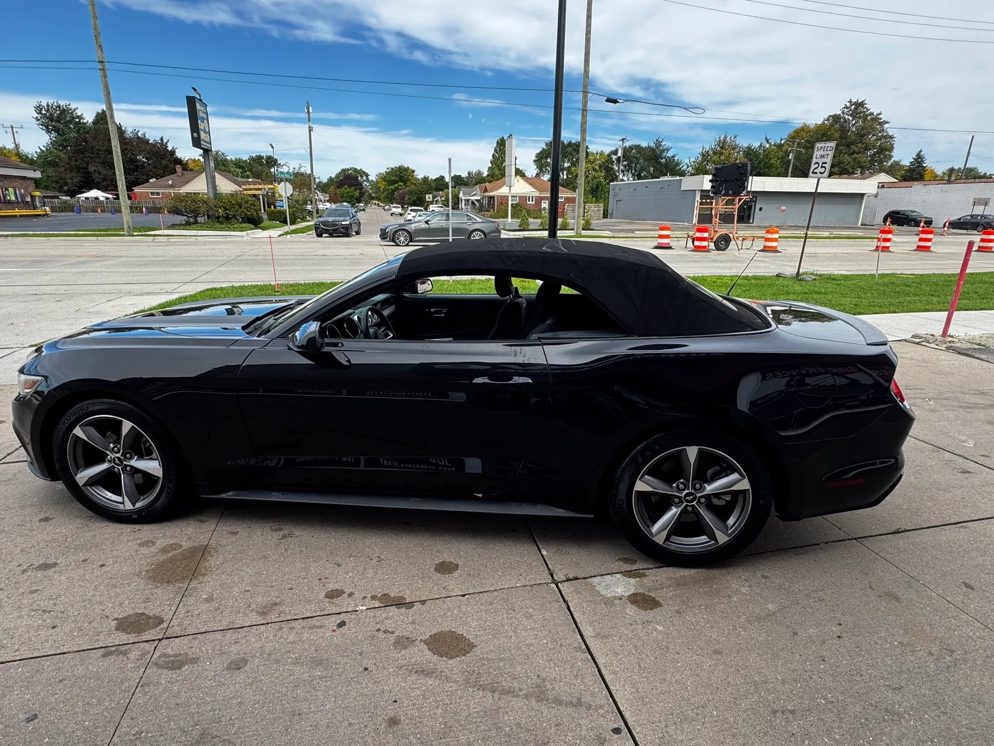 Used 2015 Ford Mustang Convertible w/ Equipment Group 051A RWD image 27