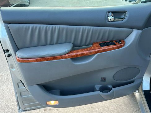 Used 2006 Toyota Sienna XLE image 8