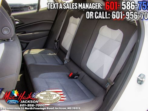 Used 2024 Chevrolet Trax LS w/ LS Convenience Package FWD image 8