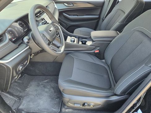 New 2025 Jeep Grand Cherokee L Laredo image 12