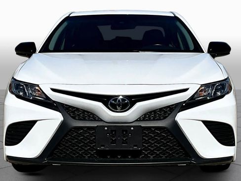 Used 2018 Toyota Camry SE image 4