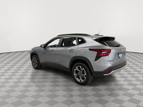 Certified 2025 Chevrolet Trax LT w/ LT Convenience Package image 7